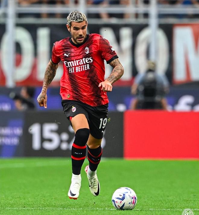 亚精英赛半场：路易斯失单刀+补射中柱，申花暂0-0广岛（亚精英赛半场战报：路易斯单刀失机又补射中柱，申花暂与广岛0-0）