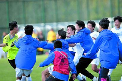 全北助教对主裁做出种族歧视动作遭到重罚。提前夺得...