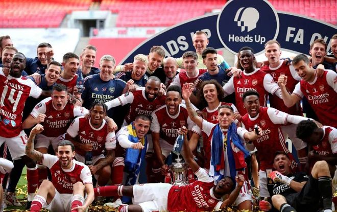 韩媒：热刺小将梁民革疑似因护照问题未能随队返回英国