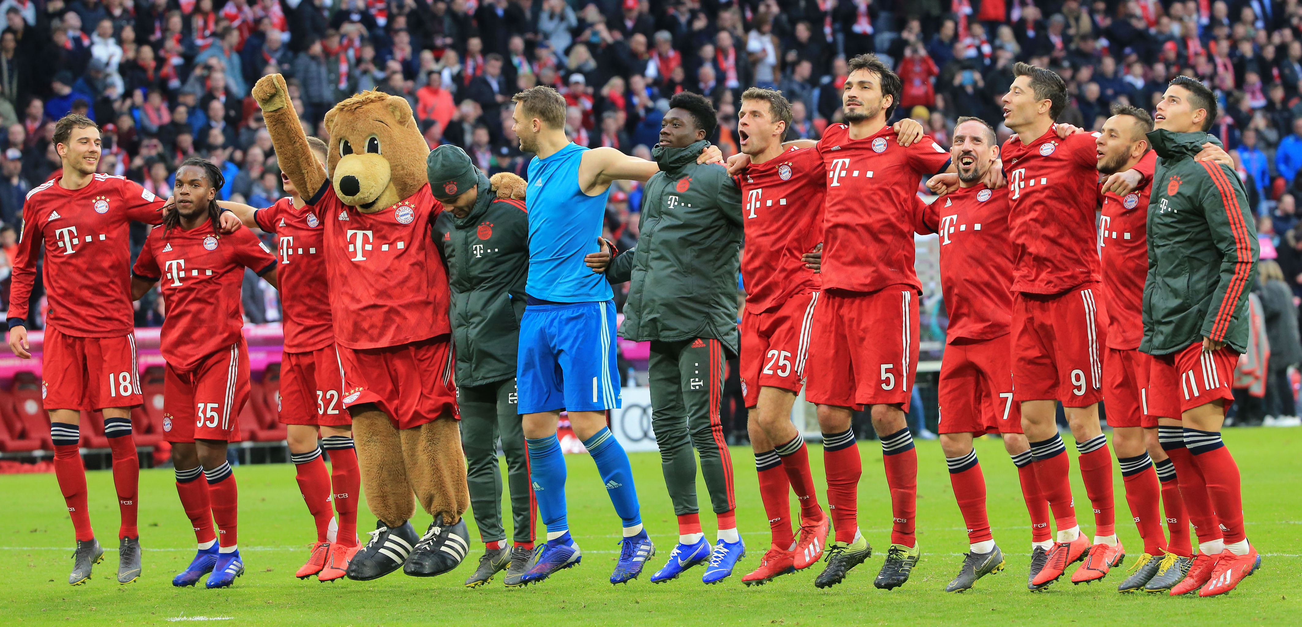 足球欧冠帽子戏法榜再添一人