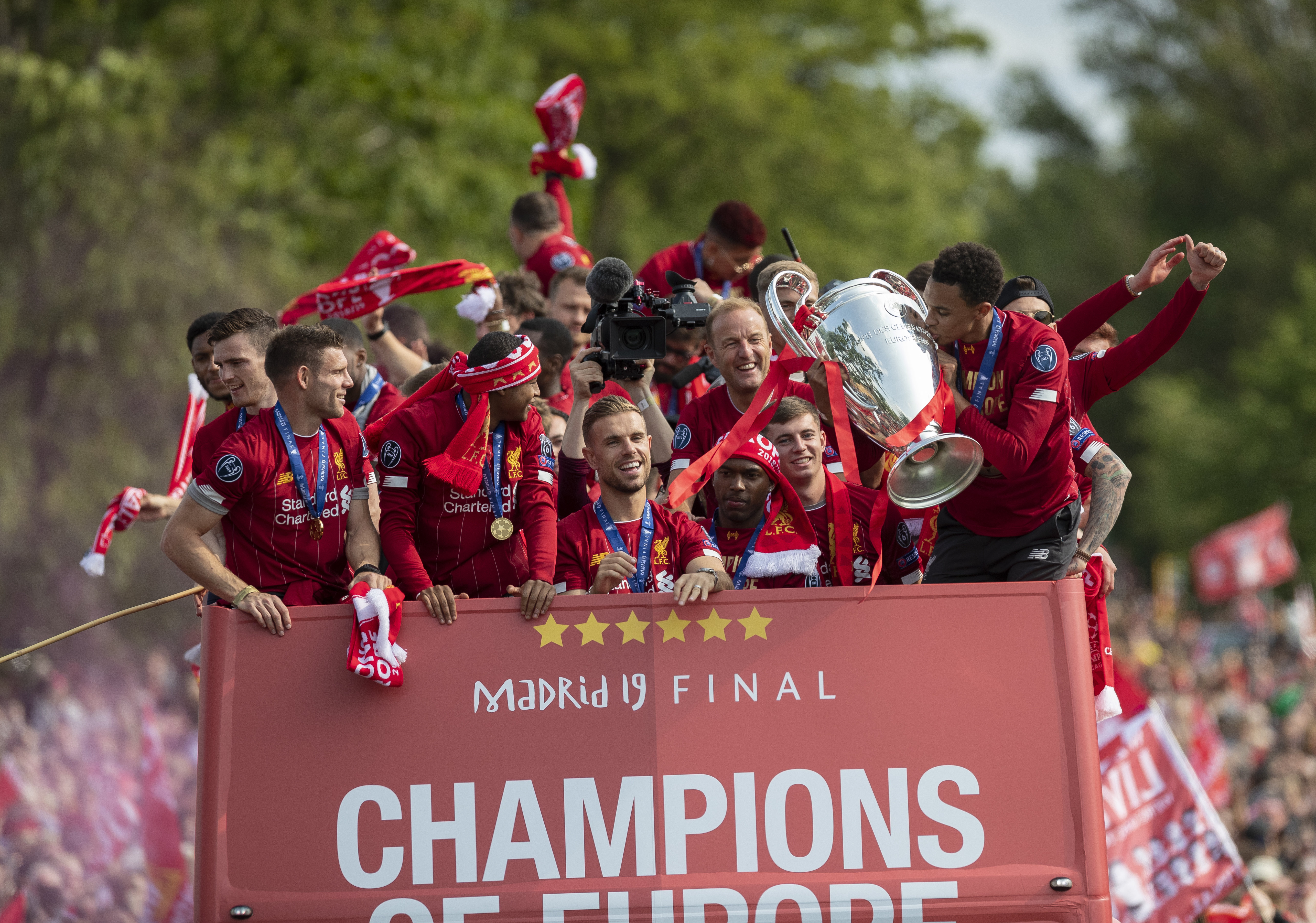 西甲半场：布坎南世界波破门，比利亚雷亚尔暂1-0赫塔菲（西甲半场战报：布坎南轰世界波破门，黄潜比利亚雷亚尔暂1-0领先赫塔菲）