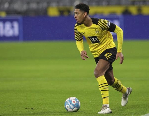 阿斯称皇马需要给姆巴佩配备更好的队友 遭球迷反驳（阿斯称皇马应为姆巴佩配更强队友，引发球迷反驳）