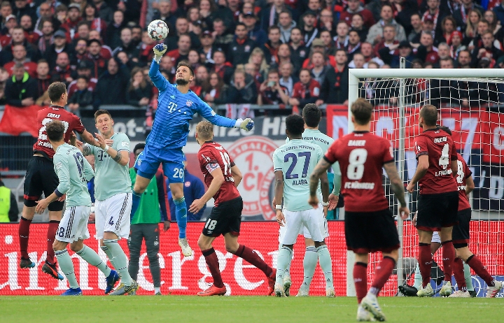 HWG！罗马诺：拜仁签下17岁中卫小将奥拉亚，明年2月加盟（罗马诺：拜仁已签下17岁中卫奥拉亚，明年2月正式加盟）