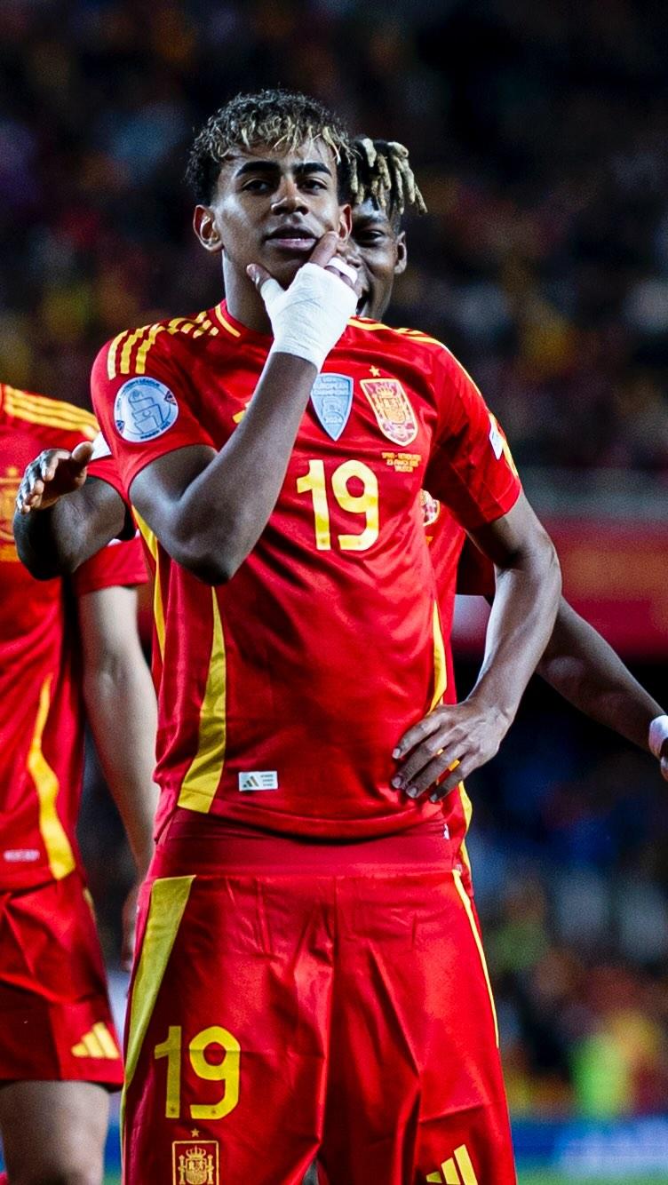 记者：埃利奥特可能回归利物浦，格伊预计不会在冬窗转会（记者称埃利奥特或重返利物浦，格伊预计冬窗留队）