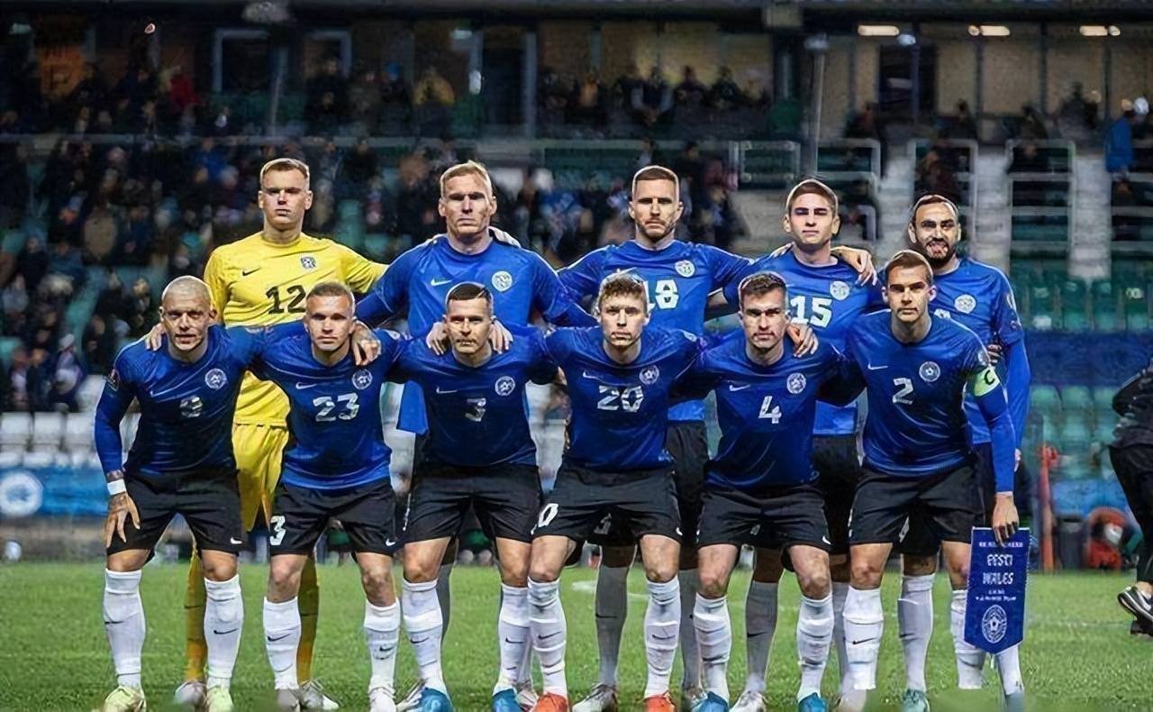 西甲半场：亚当斯闪击，索乌破门，塞维利亚2-0奥维耶多（西甲半场战报：亚当斯开场破门，索乌再下一城，塞维利亚2-0领先奥维耶多）