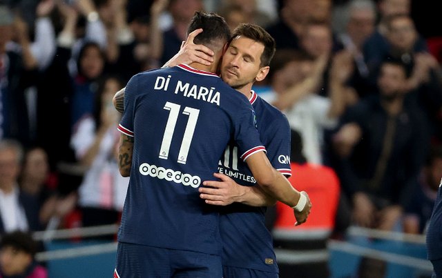 对曼联双响助维拉延续连胜势头，罗杰斯当选英超第17轮最佳（对阵曼联梅开二度助维拉续写连胜，罗杰斯当选英超第17轮最佳）