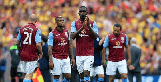 足球中超球队旅程曝光，航班延误引不满