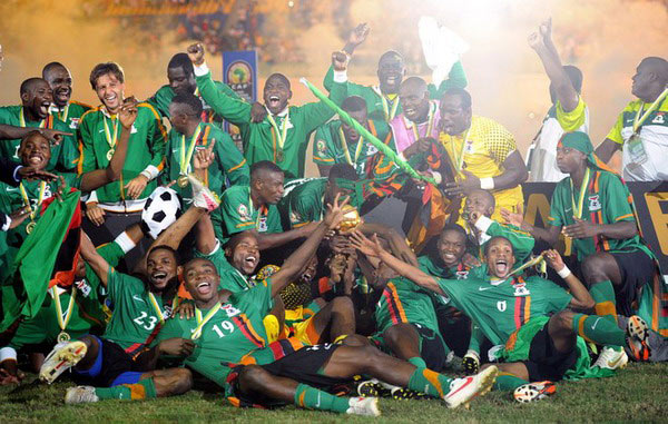 西甲最新积分榜：巴萨4分优势领先皇马居首，马竞黄潜紧随（西甲积分榜更新：巴萨以4分优势力压皇马登顶，马竞与黄潜紧追其后）