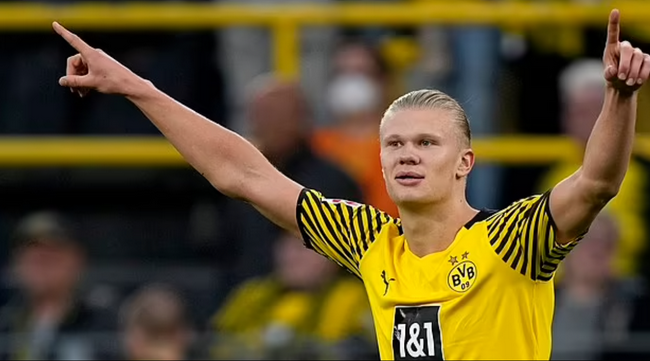 女友：差点因奥尔莫嚼口香糖声音大而搬家，若分手真得上头条（女友爆料：险因奥尔莫嚼口香糖太响搬家，真分手准上头条）