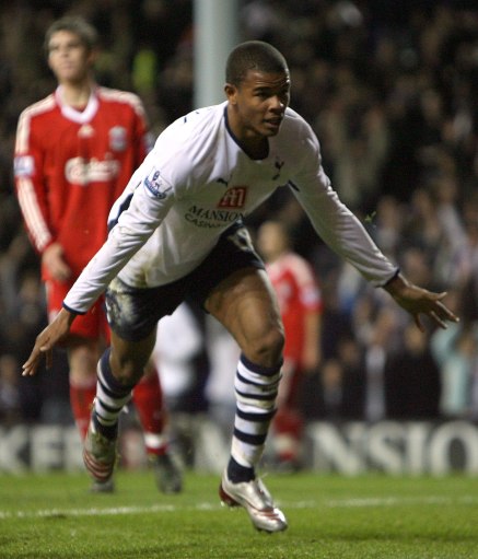 足协杯官方发布决赛纪念产品：纪念徽章38元，围巾58元（足协杯官宣决赛纪念周边：徽章38元、围巾58元）